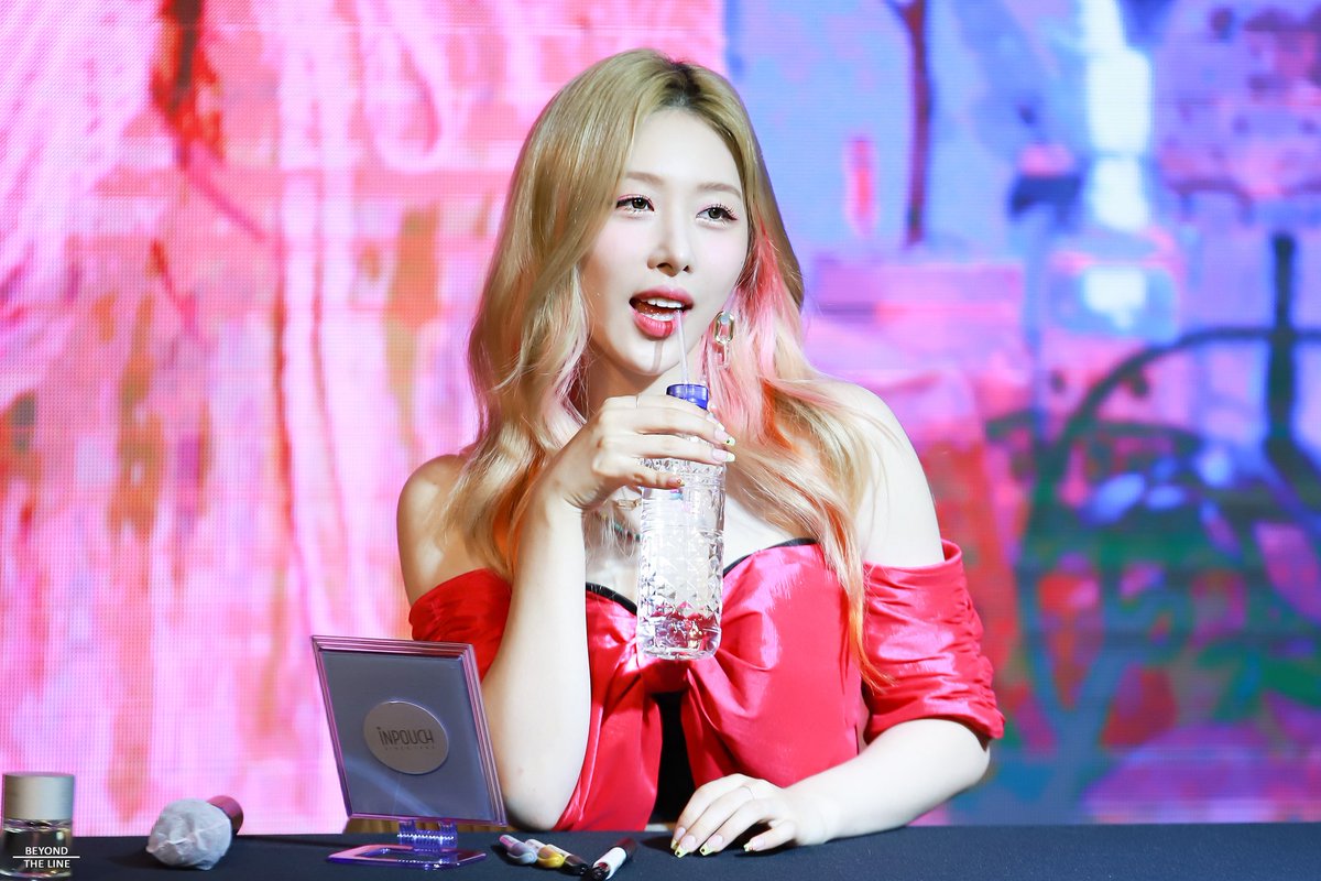 Beyond_TheLine_'s tweet photo. 220827 팬싸인회
완전소중한 헤즈의 행복한 하루~🎉🎊

#HAPPY_Hezz_Day
#Hezz #헤즈
#홍의진 #HONGEUIJIN https://t.co/jg0VCfD5vY