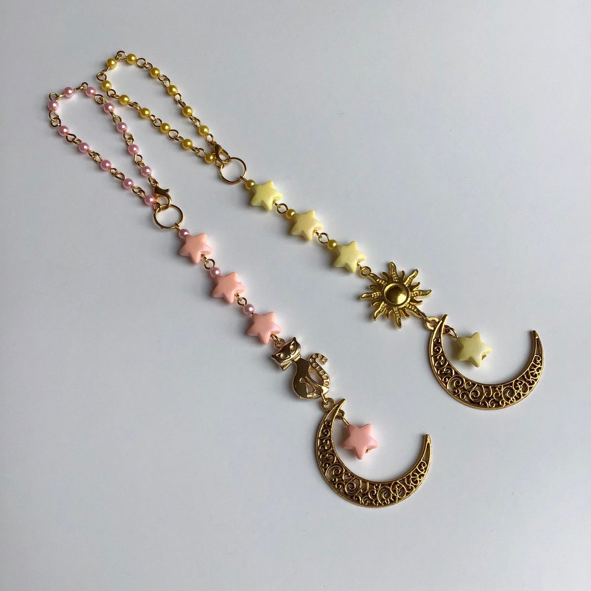 azinakou's tweet photo. Golden Moon and Cat or Sun Charm on the Star Chain, Car Mirror Decor
 #decor #SunCharm #chain #Mirror #moon #car #cat #AccessoriesByAirita #EtsySeller

👉https://t.co/Wmwf0jPHV2 https://t.co/boO3HDPJVI