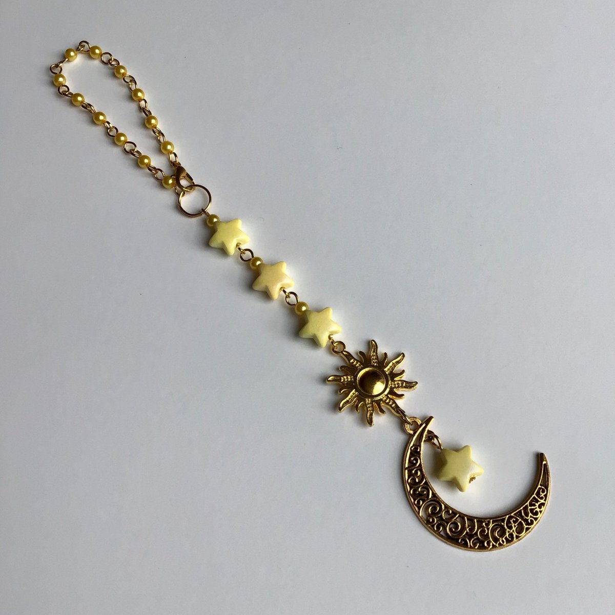 azinakou's tweet photo. Golden Moon and Cat or Sun Charm on the Star Chain, Car Mirror Decor
 #decor #SunCharm #chain #Mirror #moon #car #cat #AccessoriesByAirita #EtsySeller

👉https://t.co/Wmwf0jPHV2 https://t.co/boO3HDPJVI