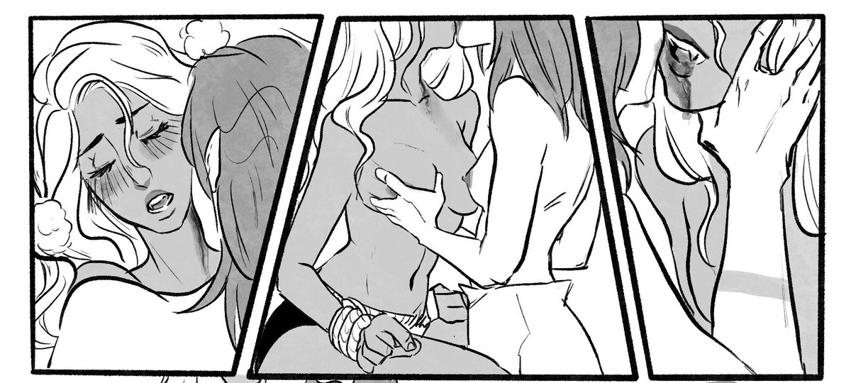 Also for anyone wanting a NSFW lesbian vampire mini-comic this Halloween season, Blood Moon is turning 2 😳🩸 