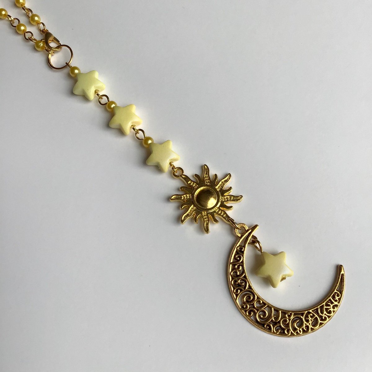 azinakou's tweet photo. Golden Moon and Cat or Sun Charm on the Star Chain, Car Mirror Decor
 #decor #SunCharm #chain #Mirror #moon #car #cat #AccessoriesByAirita #EtsySeller

👉https://t.co/Wmwf0jPHV2 https://t.co/boO3HDPJVI