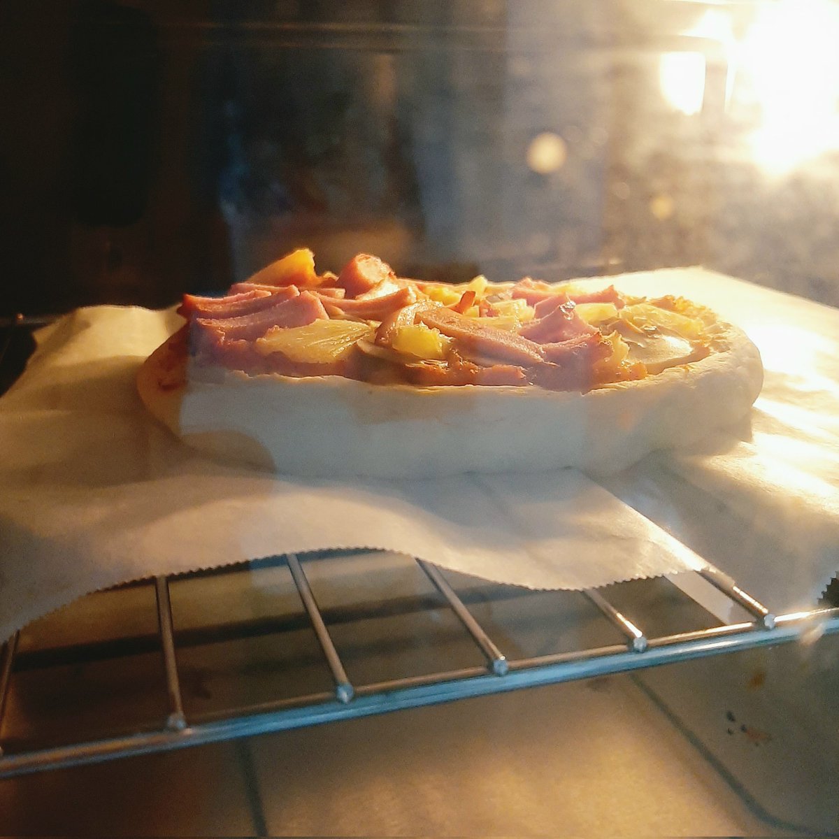 asweetpotatoes's tweet photo. Mini Homemade Pizza 🍕
สูตร Pizza Dough ที่ลองทำแล้วเวิร์ค
แป้ง   250 g
ยีสต์       5 g
น้ำตาล 20 g
เกลือ    ¼ tsp
น้ำอุ่น 150 ml
น้ำมัน   10 ml

*ผสม แล้วนวดแป๊บเดียว แค่พอเข้ากัน
อบแล้วแป้งจะได้ไม่แข็ง อบที่ 170° 18นาที
#ชุมชนขนมปัง #ชุมชนก้นครัว #มันเข้าครัว https://t.co/aZTvoWQXi5