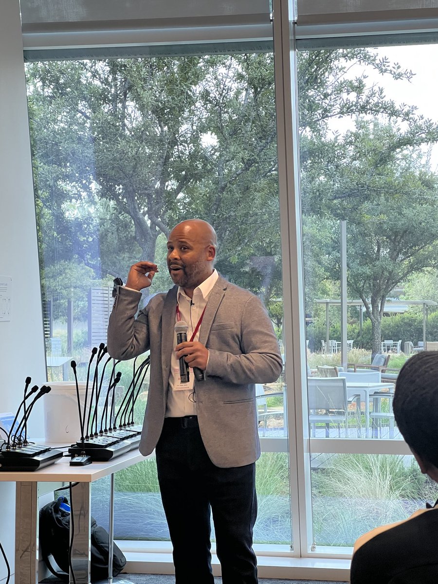 DTDingle's tweet photo. “Trust, integrity & accountability are keys to success…Bring your full, authentic self to corporate America” — @Hyatt’s Shawn Weems @blackenterprise #BESmartHackathon hosted by @AmericanAir https://t.co/R3UeBJBK7S