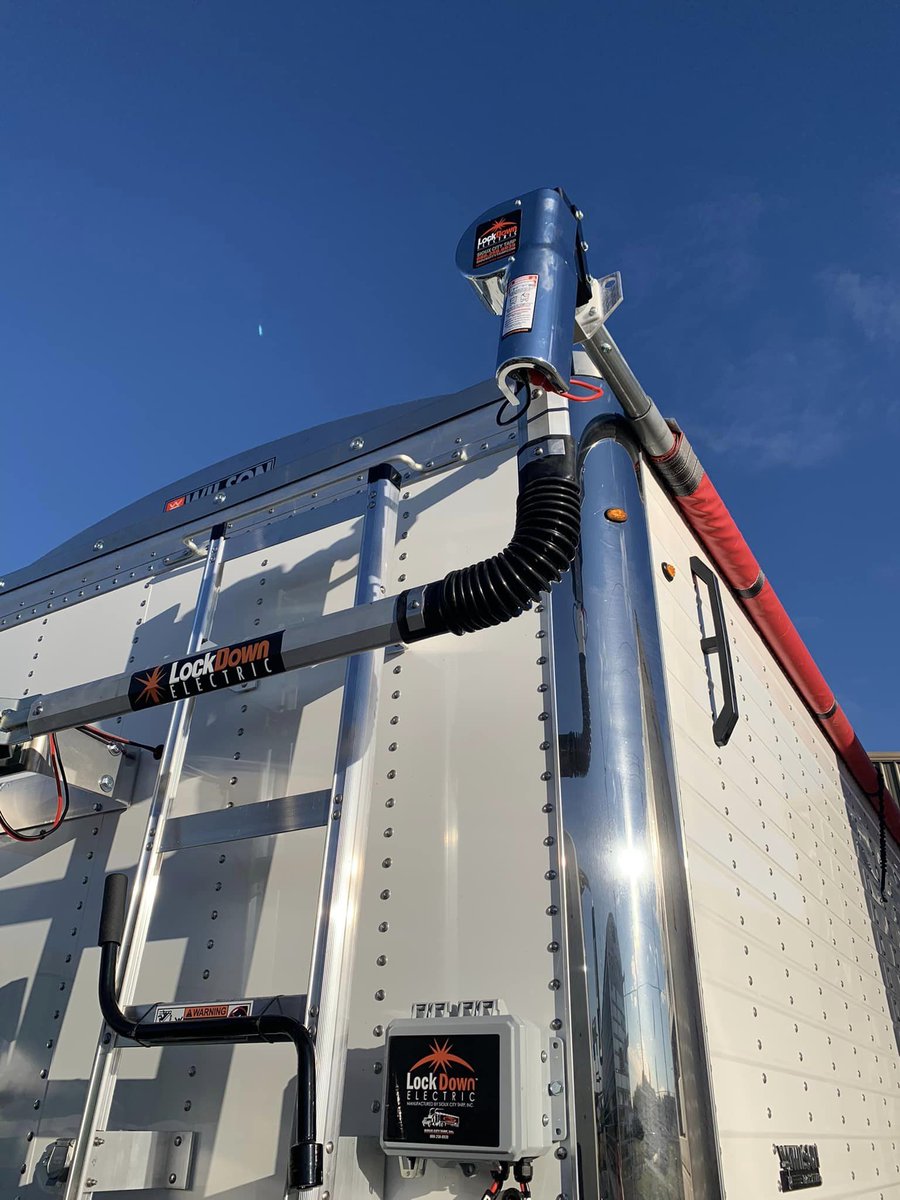 SiouxCityTarp's tweet photo. We have a Brand-New Wilson Pacesetter ready to hit the road today with our #LockDown Electric System. We love that this customer went with this SHARP red tarp!
#ElectricTarpSystem #Tarps  #TrailerCovers #GrainTrailers #bellydump #sidedumptrailer #enddump #dumptruck  #trucking https://t.co/xapeH2ngkn