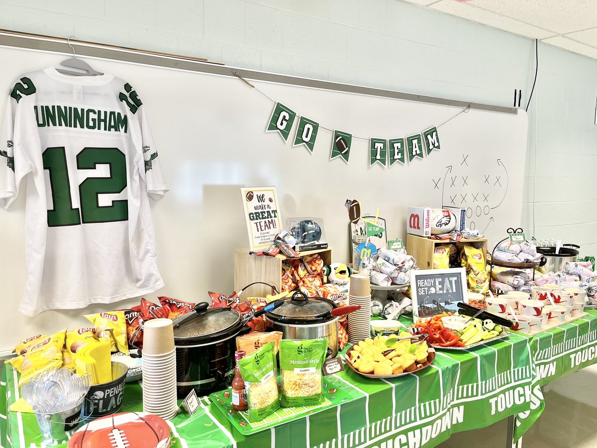 THANK YOU VERNFIELD Home &amp; School 🏈 💚 AMAZING LUNCH! You guys ROCK! <a href="/SASD_Vernfield/">Vernfield Elementary</a>