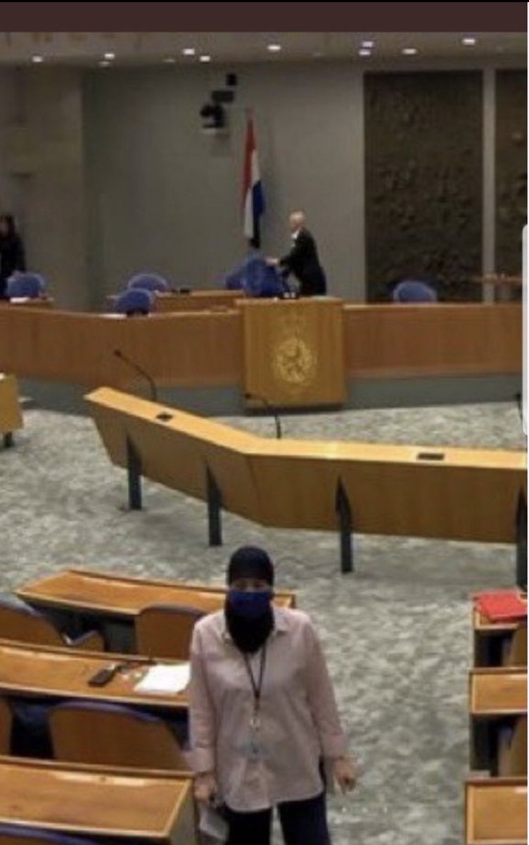 geertwilderspvv's tweet photo. En de onnozelen knippen hun haar voor Iran maar zwijgen over dit rondlopende gevaarte in het Nederlandse parlement. https://t.co/Sex9n2lkuV