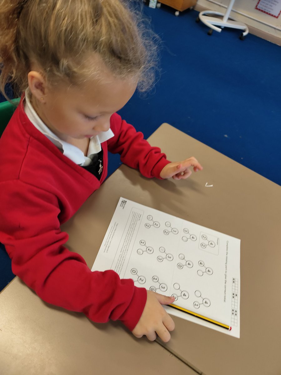 Year one children practiced their numbers bonds to 4, 3, and 2 @frome_vale @Cabotfederation