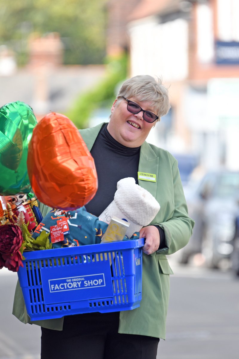 Today the @Critizr_UK team visited Haslemere and the #ProudofMyStore 2022 winner… The Original Factory Shop🏆

Thanks to the <a href="/tofsuk/">The Original Factory Shop</a> retail team, the Mayor, <a href="/HaslemereChmbr/">Haslemere & District Chamber of Trade & Commerce</a>, the charities <a href="/commkitbag/">Communitykitbag</a> and the local Food Bank for attending. 

Even the Vicar came down to celebrate!