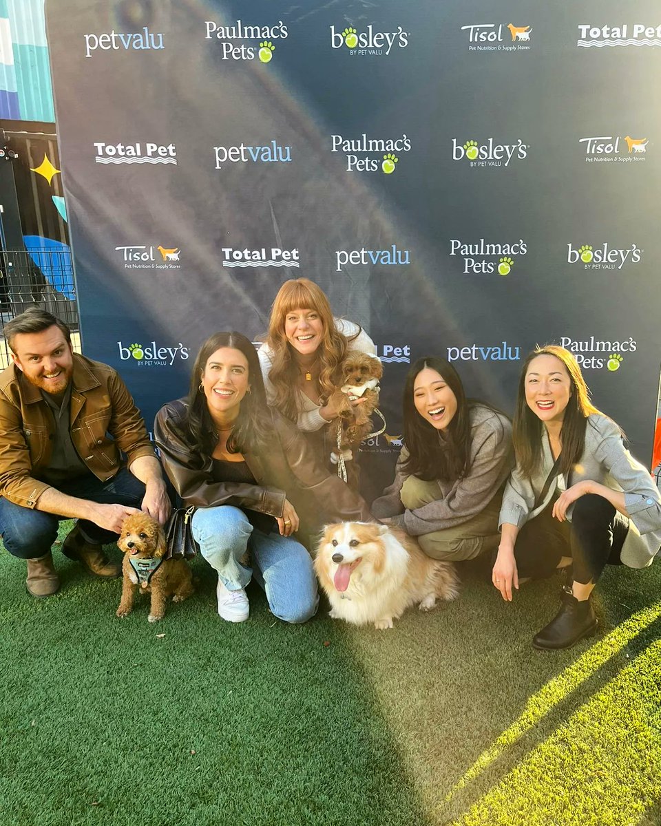 kimchithecorgi's tweet photo. Ty #Doggos Toronto &amp; #CorgiNation coming out in full #pawty mode @stacktmarket Brews + Chews event 🍺🐶 w/ @NicolePower3 &amp; the cast of #straystv
@nikkiduval @Tina_Jung @EmPiggford @frankc_o @petvalu @CBC @cbcgem 
#Strays #CBCStrays #BrewsandChews #PetValuxStrays #Kimchithecorgi https://t.co/AD70L2dIHm