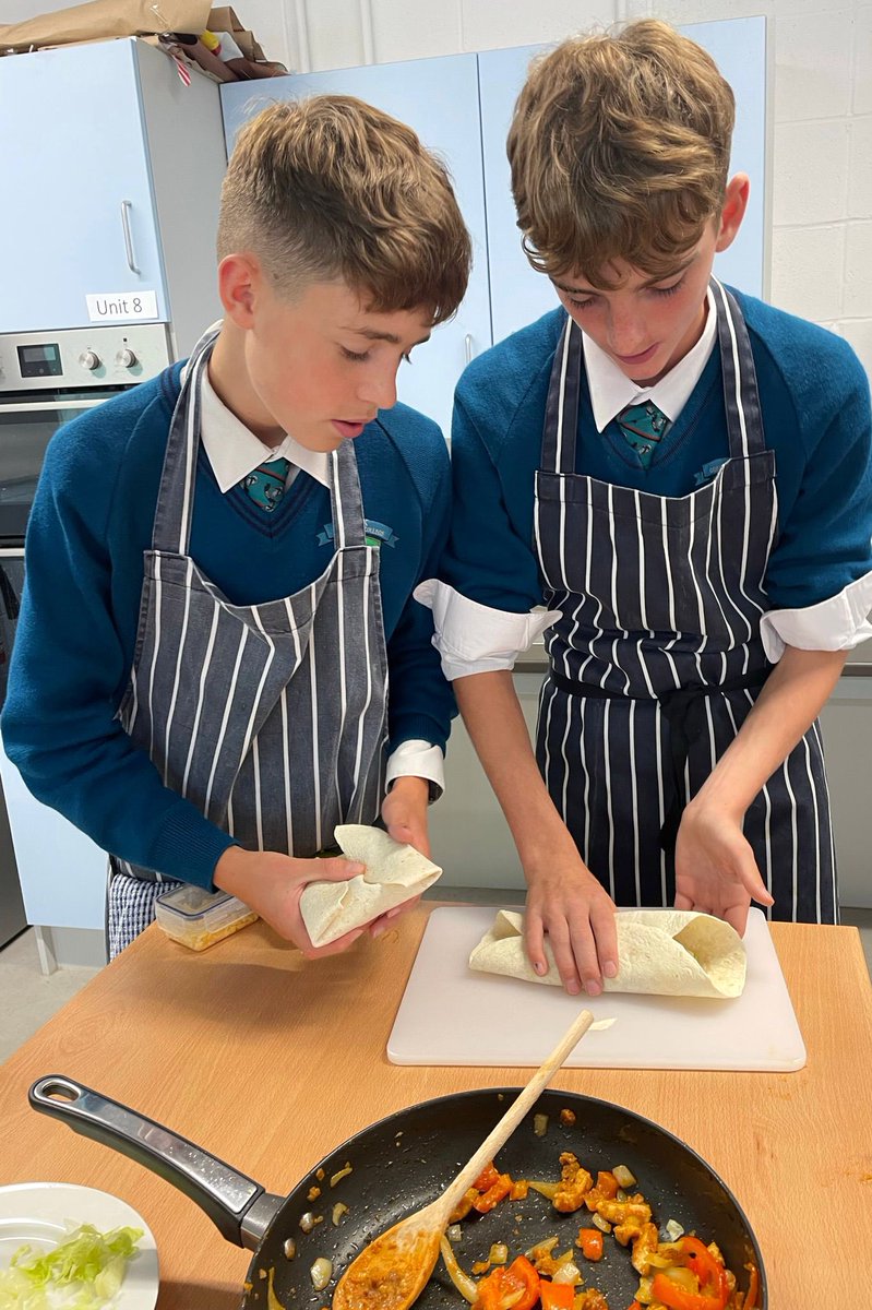 Wok’in Stir-fries and Fantastic Fajitas with 2nd and 3rd years this week! <a href="/lusk_cc/">LuskCC</a> #5aday  🥕🌽🌯