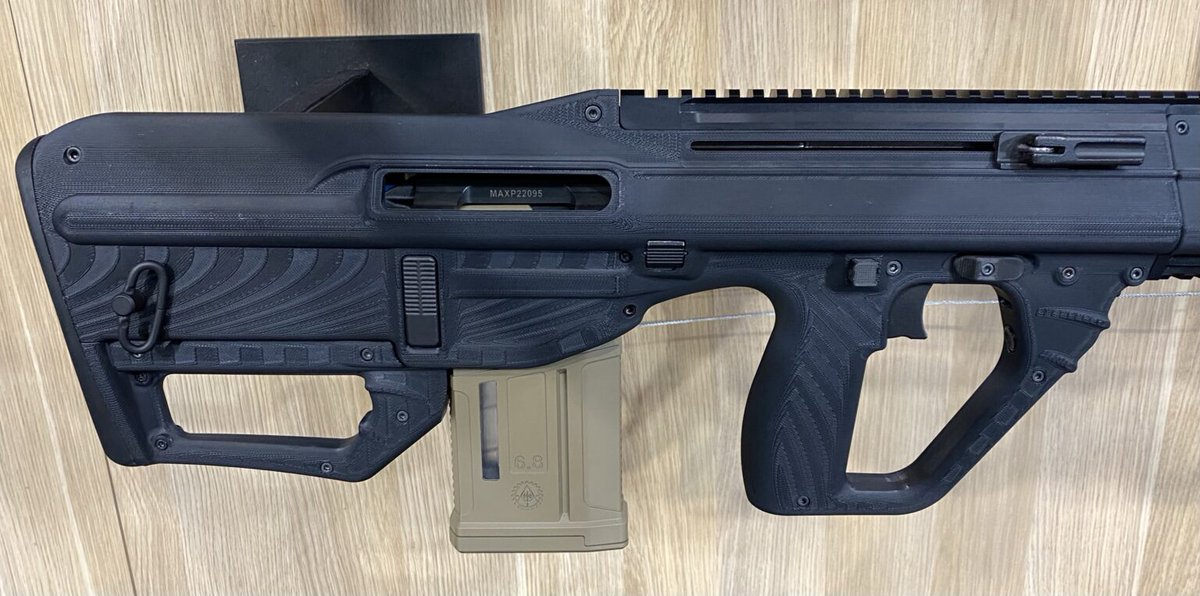 Anchovy_Pizza's tweet photo. New Aug design for the future soldier program chambered in .277 Fury https://t.co/9zaoZnO5r2