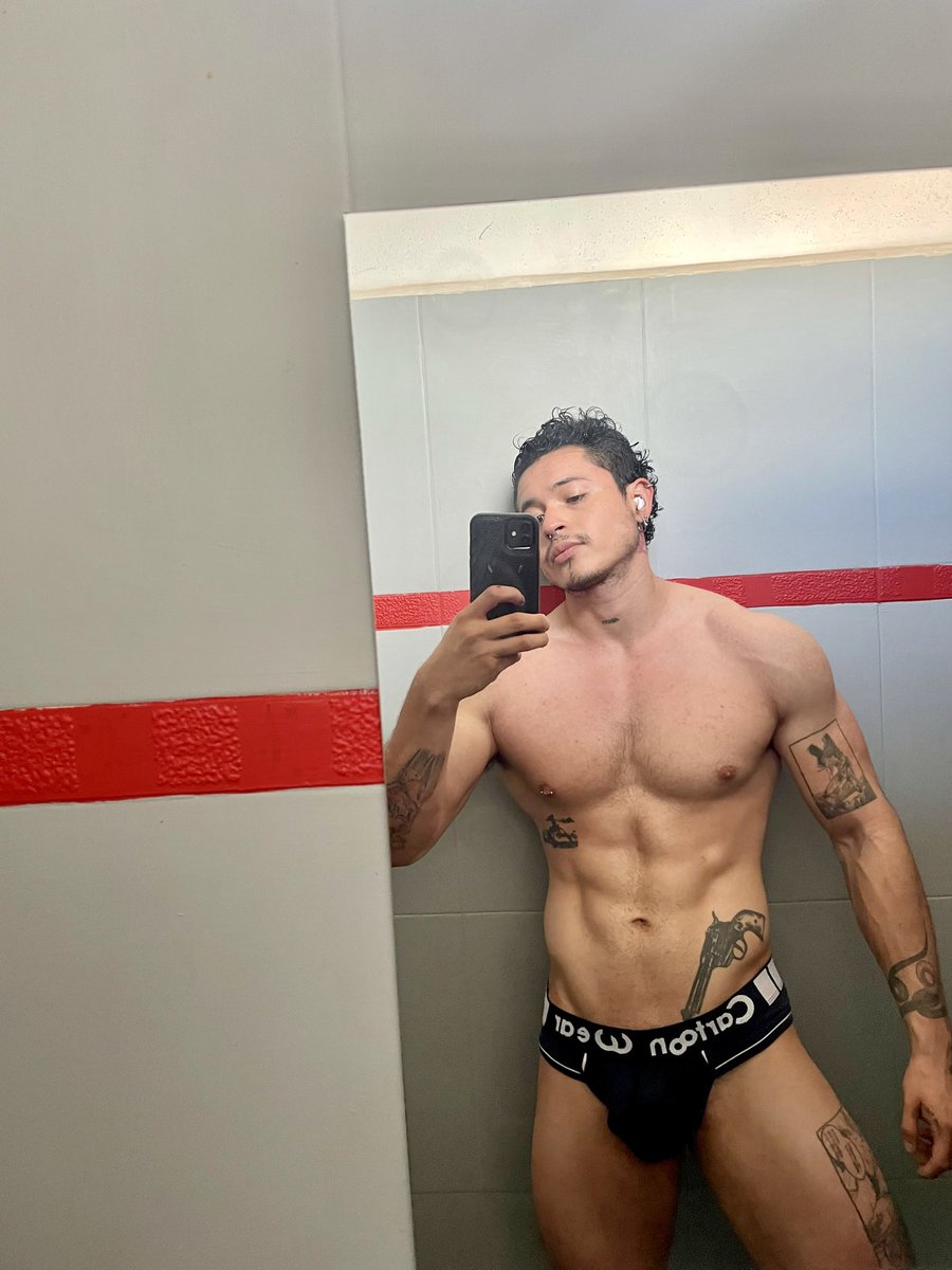 LuisDelPinoo's tweet photo. Where is my protein shake? 🌚 https://t.co/5piuLbJk5v