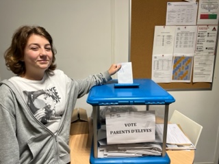 Les semaines de l'engagement et de la #democratiescolaire, c'est le vote des élèves, mais aussi celui des personnels et des parents d'élèves ! Bravo pour la participation et l'#engagement de chacun et félicitations aux élus ! collegehenribrisson.com