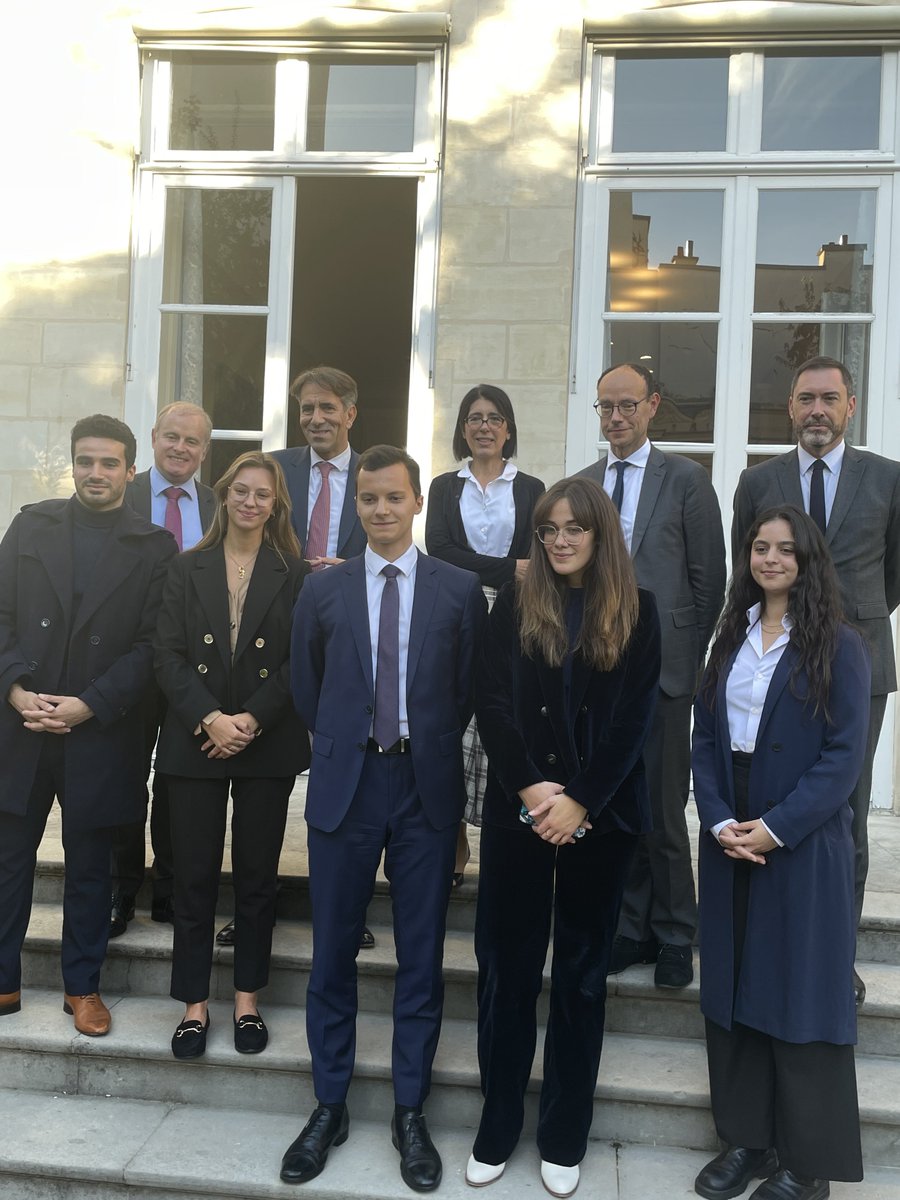 caissedesdepots's tweet photo. C’est la remise du #PrixDuJuristeCDC 2022 au service de l’intérêt général, le jury composé de Pierre Chevalier, Catherine Bergeal, @EricThiers, @BdT_IDF et Guillaume Gournay a délibéré pour remettre 3000€ et un stage de 6 mois dans notre direction juridique et fiscale ! 🔍 https://t.co/OnUb7QVEbd