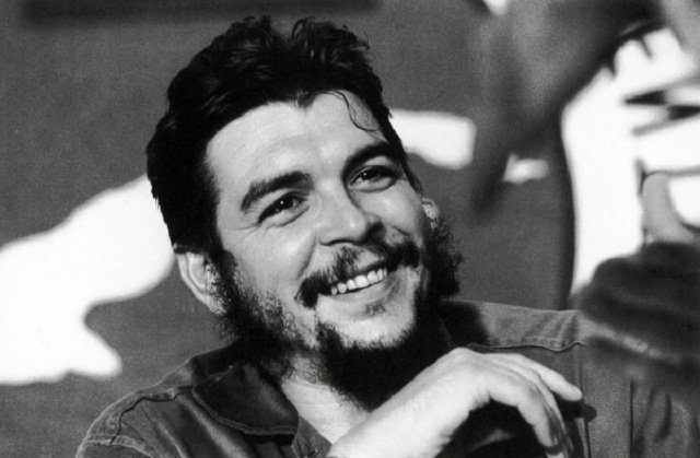“Che fue un verdadero comunista y hoy es ejemplo y paradigma de revolucionario y de comunista. Che fue maestro y forjador de hombres como él." #FidelPorSiempre. #CheVive