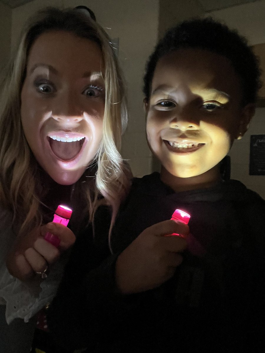 MrsTsClubhouse's tweet photo. FLASHLIGHT FRIDAY! Building our reading stamina! 🔦🥰 @VincentFarmBCPS https://t.co/ZyAVVx9cli