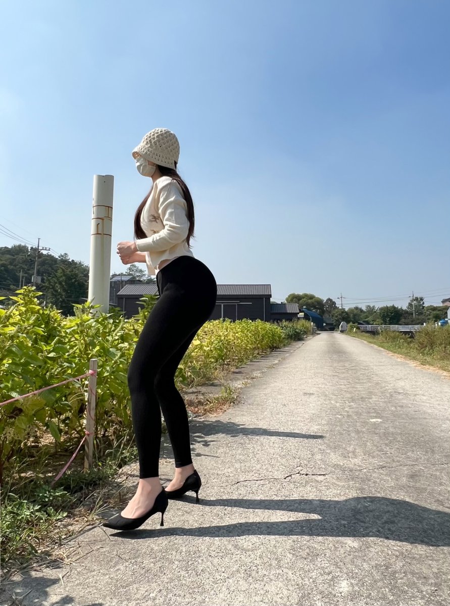 구두신고 스쿼트 뭐나구..?🤣 #몸매 #전신 #유유화 #뒷태 #몸매 #전신 #유유화 #뒷태 유유화 @yuyuhwa_tw