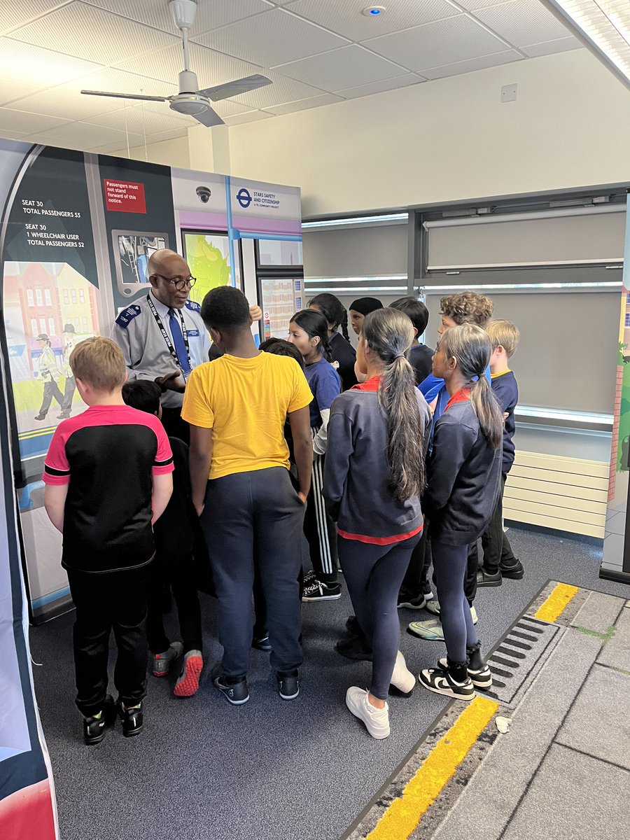 CubittTownPri's tweet photo. Year 6 had a great trip to Shadwell Fire Station where they had interesting workshops from LFB, The Met Police, Hope UK and TFL. We are now more informed about making safe choices! @LFBTowerHamlets @metpoliceuk @TfL @HopeukUK https://t.co/xJ1bV9xup0