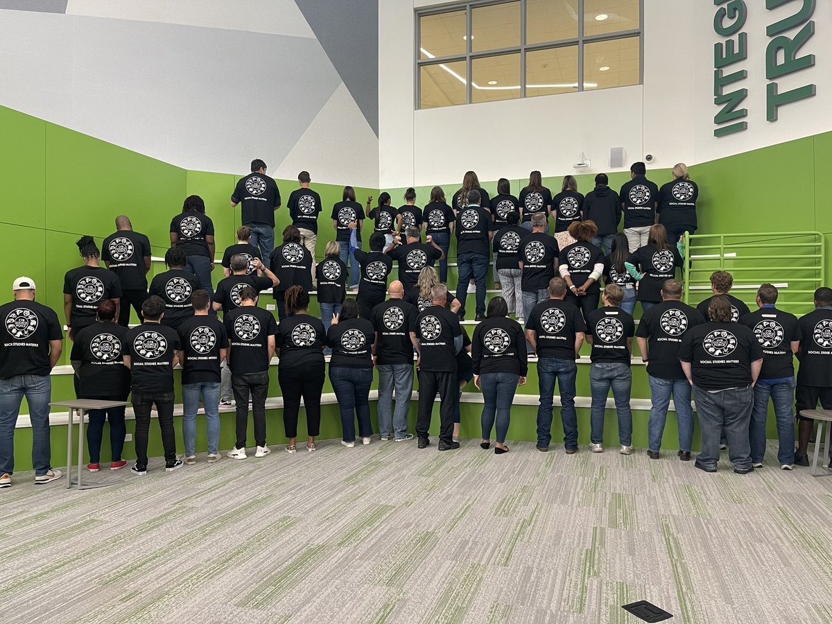 Soc_StudiesTX's tweet photo. Now introducing the #cfbsourceforce - shoutouts to these amazing educators on building their students historical thinking skills with sourcing! @CFBISD @region10ss https://t.co/CPCI07BjOW