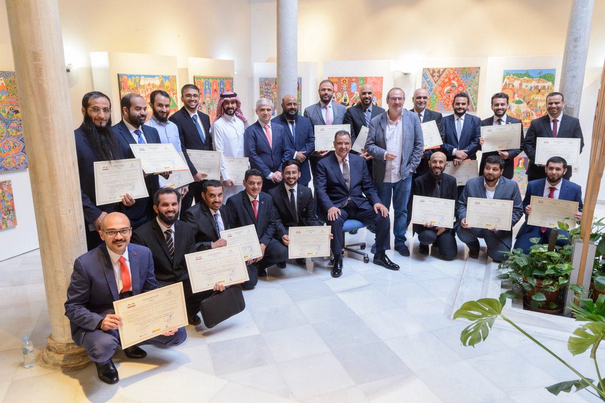 DR_Y_Binhuzaim's tweet photo. تشرفت اليوم ؛ بتخريج الدفعة الثامنة من خريجي الزمالة الاوربية العربية في ادارة المنظمات غير الربحية من جامعة غرناطة ، و بالتعاون مع المؤسسة الاوربية العربية . بحق انهم احد انجح الدفعات مشاركة ، و التزاماً .. https://t.co/PB6YqBZp7A