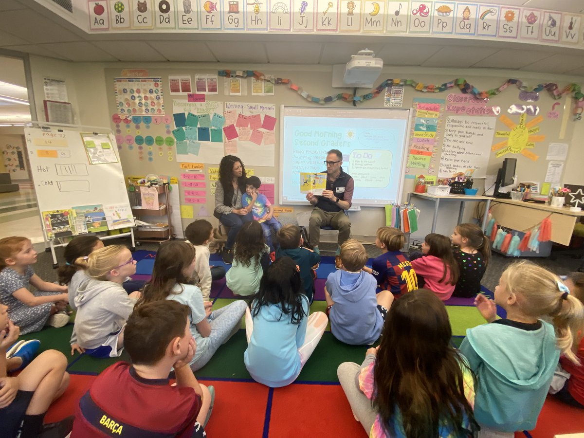 msarcuri1's tweet photo. We love when our families come in to read us a story! Especially when it’s a surprise 🤩📚@NeillAlleva Thanks for visiting our classroom! https://t.co/0czM8HVdFc