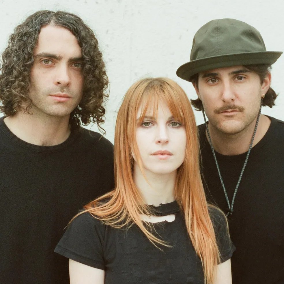 tracklist's tweet photo. 🚨 Paramore esgota ingressos para o show de São Paulo em 20 minutos. https://t.co/5yGc6Y3iWY