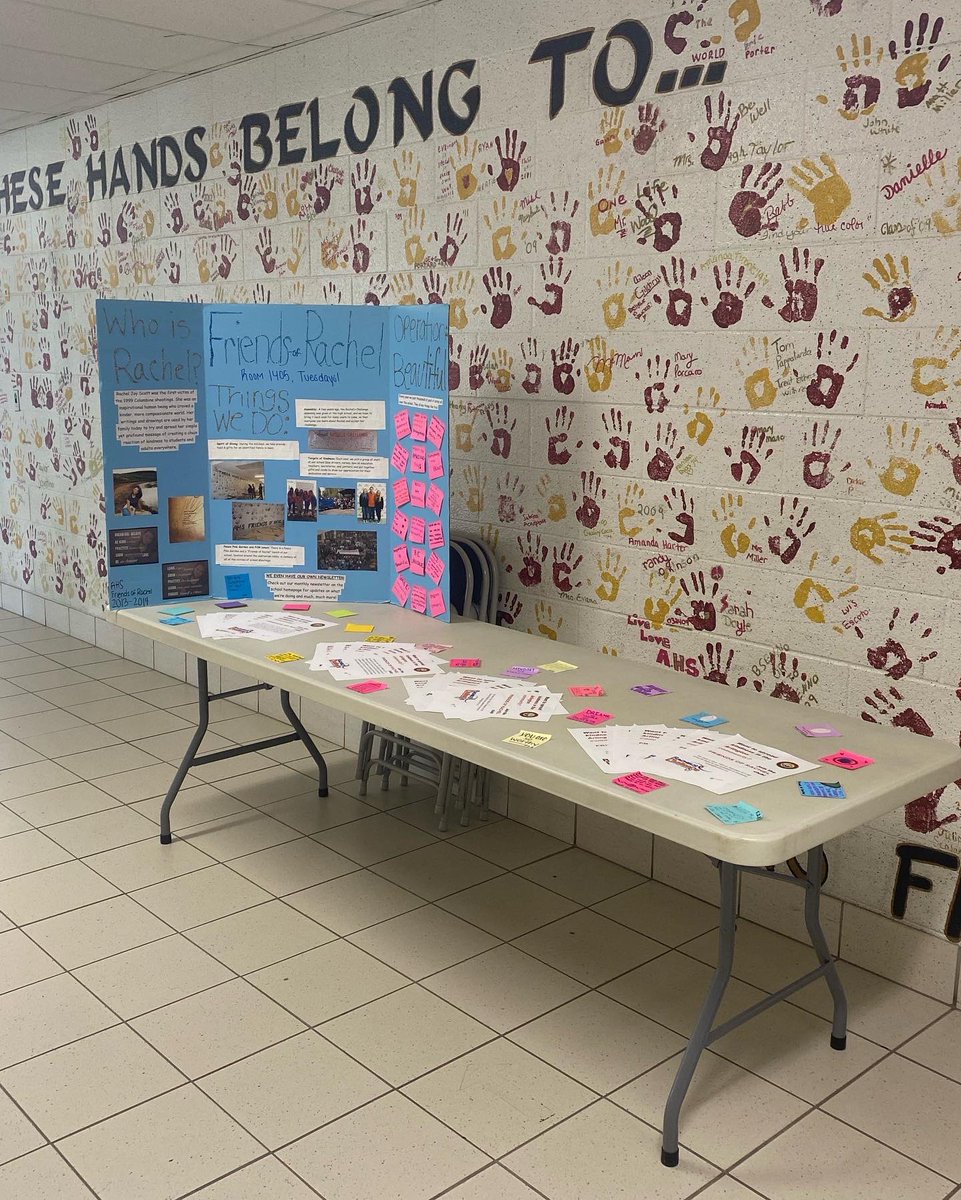AHS_FOR's tweet photo. OPEN HOUSE WAS A SUCCESS!! Hopefully your parents/guardians were able to stop buy and look at our table! Again, new members are ALWAYS welcome! If you want to spread a chain reaction of kindness around arlington come join us on Tuesdays @ 1405!!! https://t.co/mbLRZrikzi