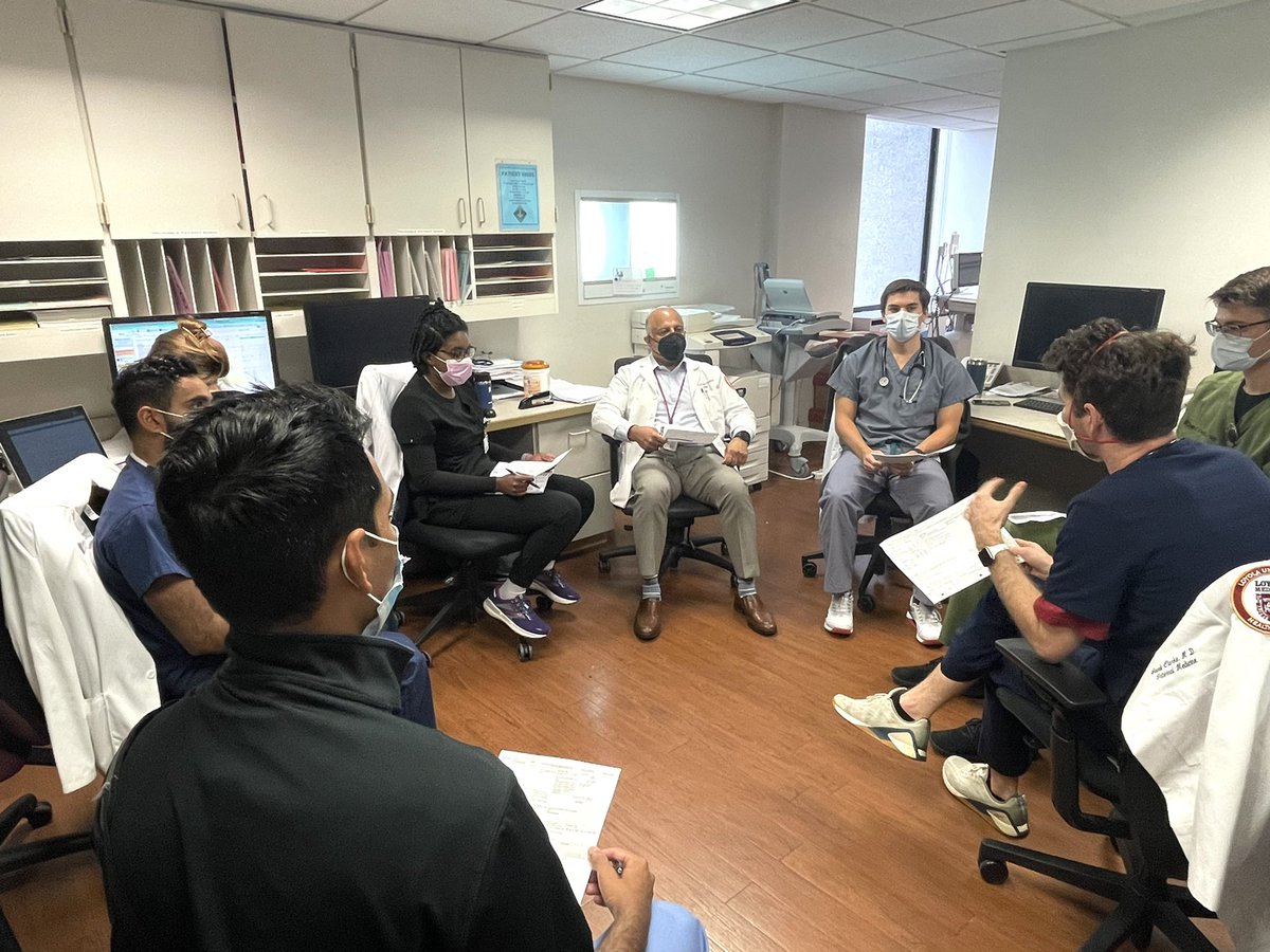 3-At 9:30, @rizwan_khan0 conducts teaching rounds with the incredible @LoyolaIMRES resident team under the guidance of our PD, Dr. Musshabar Syed.