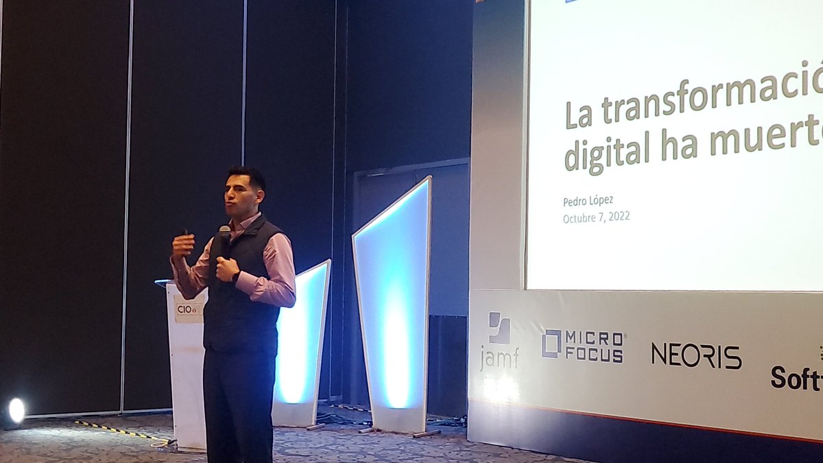 fueradelugar's tweet photo. Toca el turno a Pedro López, director comercial de @MicroFocus, para hablar sobre la #TransformaciónDigital #CIOSummitOne https://t.co/LvCLHUDlgI