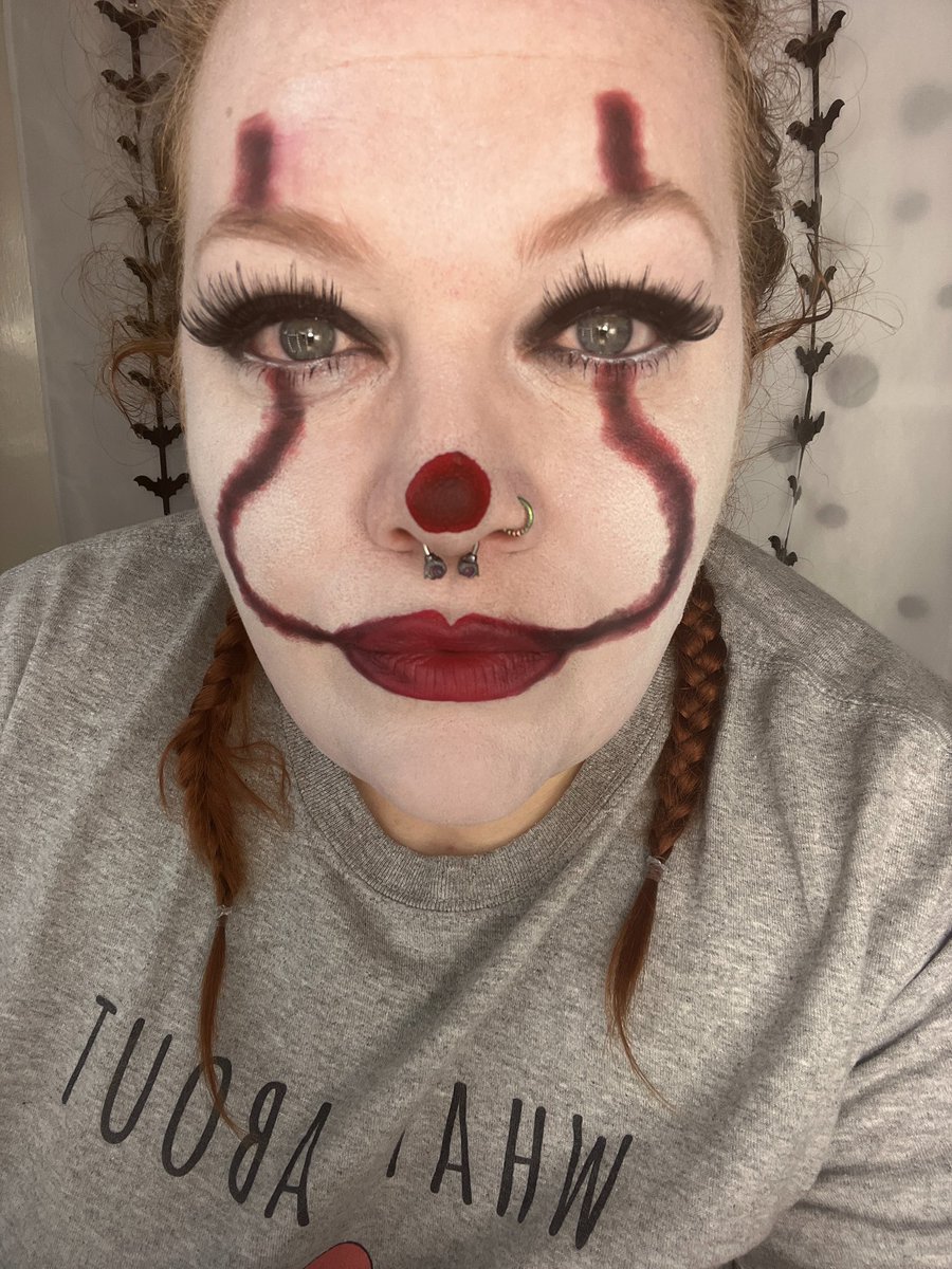 flamingcopper's tweet photo. 🤡🤡🤡🤡 #halloweenmakeup #halloweenmonth #itmakeup https://t.co/c2hXv4RFws