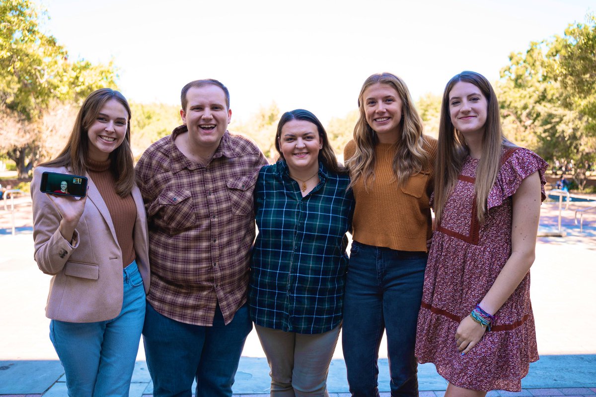 oljasimoska's tweet photo. The first Simoska lab photo!!! Fall season colors 🍂🍁 I am so excited to build the lab with my students at the Univ. of South Carolina. Thanks to Daniel for taking our picture!!! https://t.co/tUEVtTaVkK