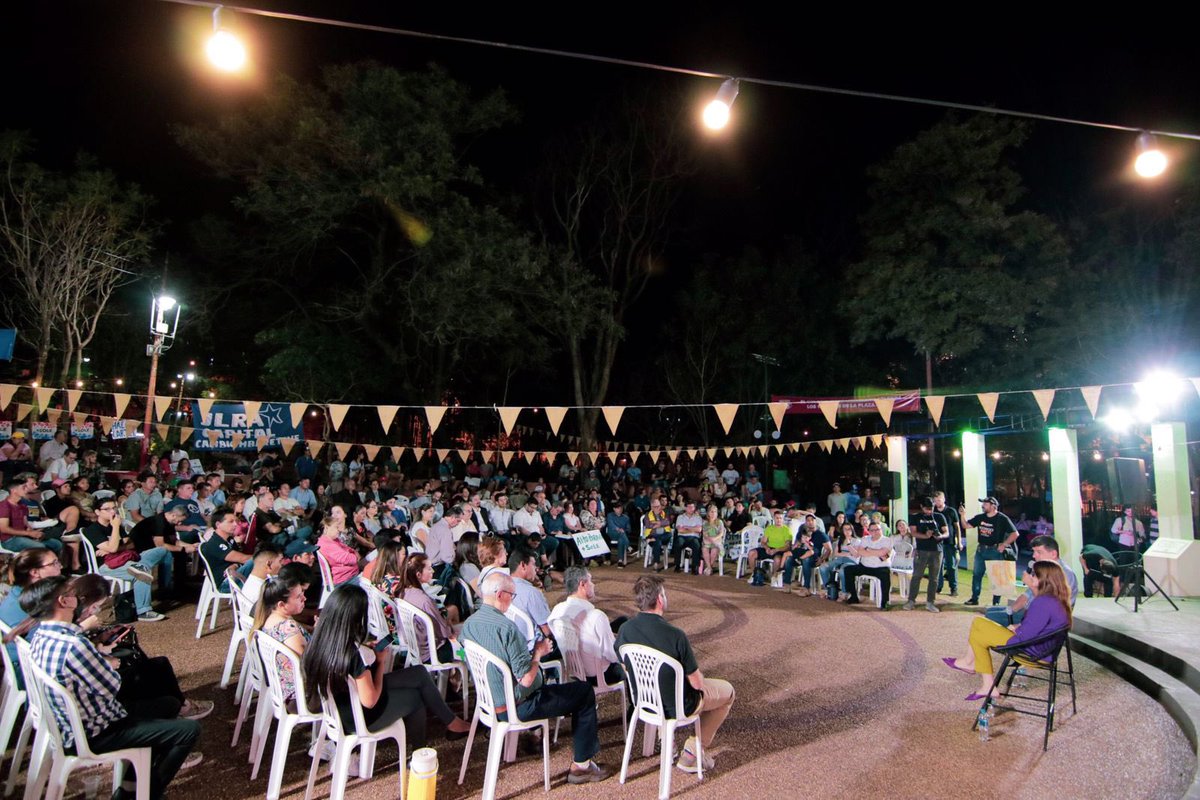 solenu's tweet photo. Lindo encuentro en un espacio público, abierto y plural con ciudadanos comprometidos con el cambio en el Paraguay. El diálogo y la conversación son y serán herramientas claves en el gobierno de la Concertación Nacional. #EstamosTodos https://t.co/j5oO331F7z