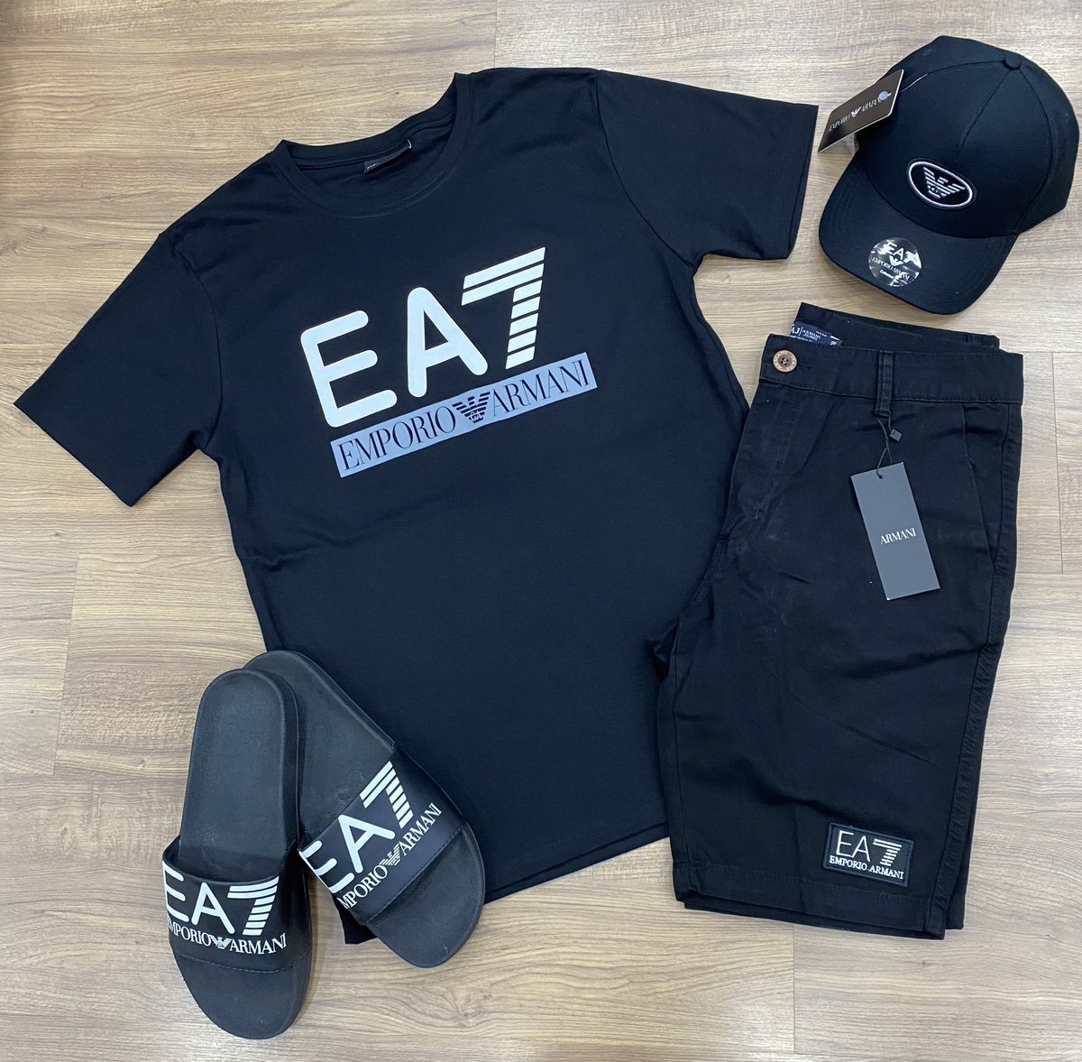 TRAJENOVOO's tweet photo. E A 7 🔥 https://t.co/2S00ASwjMD