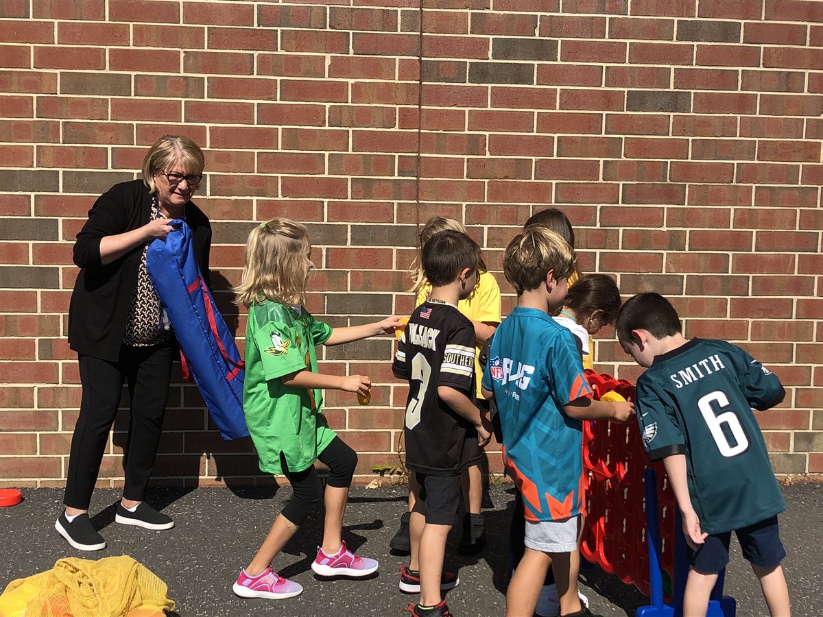 OAPrincipal's tweet image. Beautiful day to be outside!  #recessfun. GO DOLPHINS!