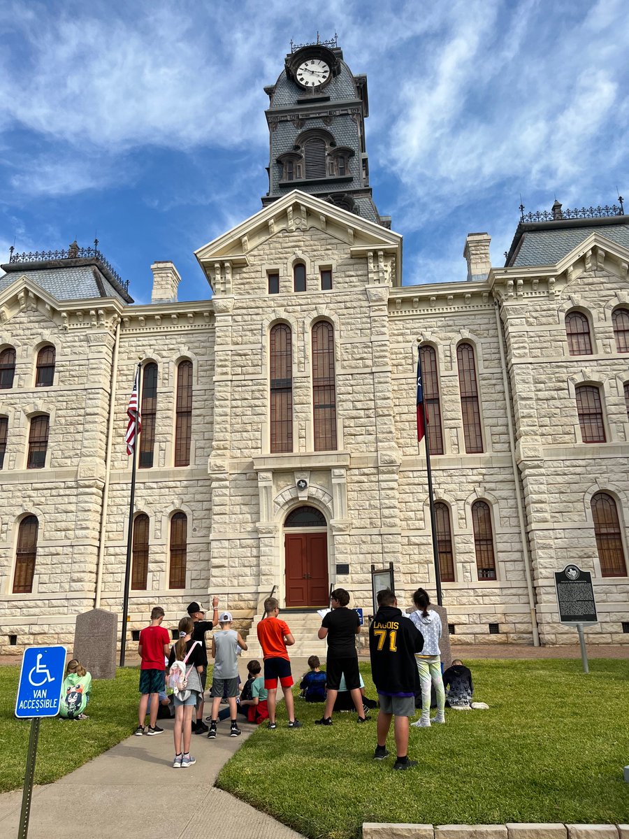 5th grade is sketching the Granbury square today to build it out of cardboard next week! <a href="/mambrinosteam/">STEAM Academy at Mambrino</a> <a href="/granburyisd/">Granbury ISD</a>