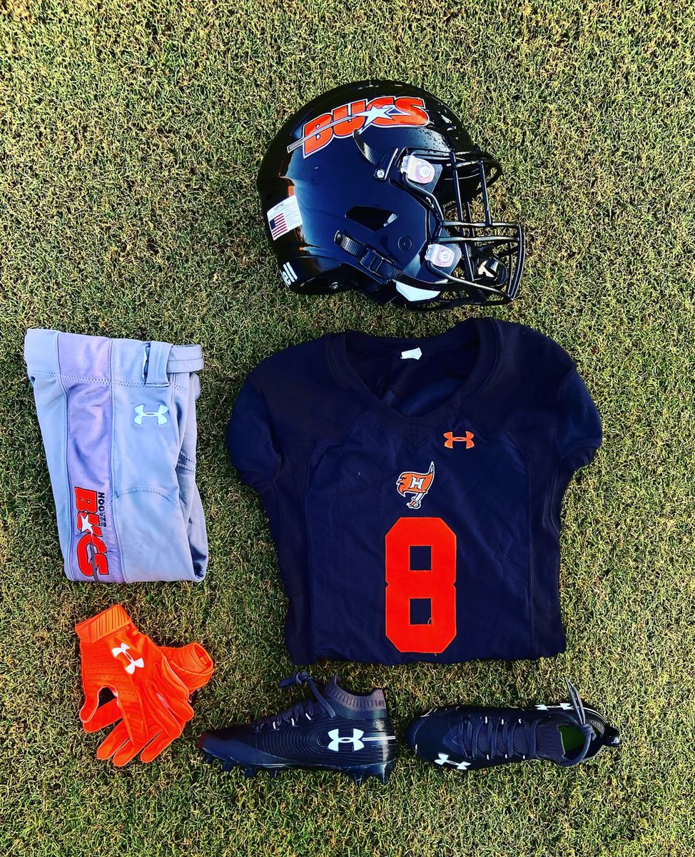 BucsFootball's tweet photo. ๐ดโโ ๏ธ๐จ๐จ๐จ๐งALERT! #HOCOFIT Bringing the๐จin the smoke grey pants! #sailsup ๐ดat๐ https://t.co/02XikqKlCp