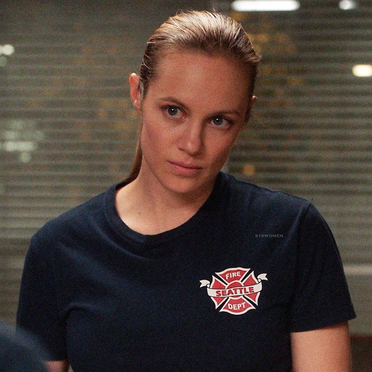 spampisky's tweet image. strangers | marina au

Maya Bishop é capitã do corpo de bombeiros da estação 19 e também, mãe de Sabrina Bishop Robbins, uma adolescente tão teimosa e geniosa quanto ela. Quando Maya é obrigada a comparecer há escola de sua filha pela 5° vez naquele mês para uma reunião,+