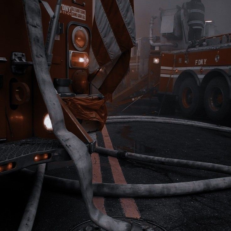 spampisky's tweet image. strangers | marina au

Maya Bishop é capitã do corpo de bombeiros da estação 19 e também, mãe de Sabrina Bishop Robbins, uma adolescente tão teimosa e geniosa quanto ela. Quando Maya é obrigada a comparecer há escola de sua filha pela 5° vez naquele mês para uma reunião,+