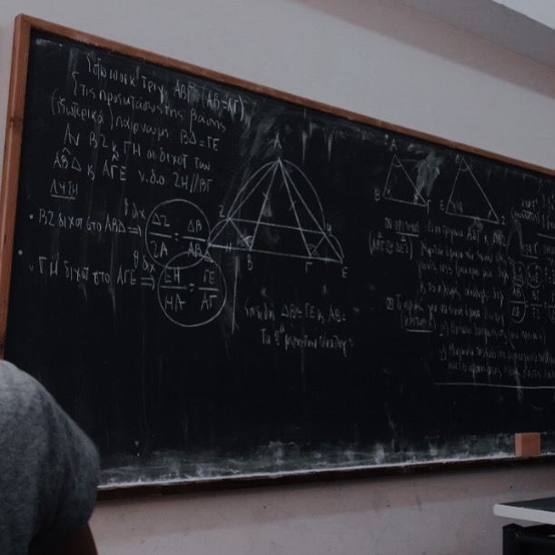 spampisky's tweet image. strangers | marina au

Maya Bishop é capitã do corpo de bombeiros da estação 19 e também, mãe de Sabrina Bishop Robbins, uma adolescente tão teimosa e geniosa quanto ela. Quando Maya é obrigada a comparecer há escola de sua filha pela 5° vez naquele mês para uma reunião,+