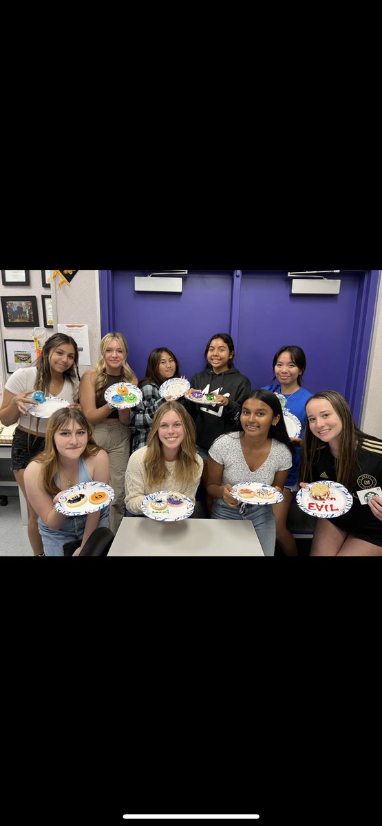 valenciahighmsa's tweet photo. Yesterday afternoon we had a cookie decorating contest. It was such a fantastic time and all of the students had a great time participating. Congrats to our winners!! https://t.co/JtOCr7ZhDT