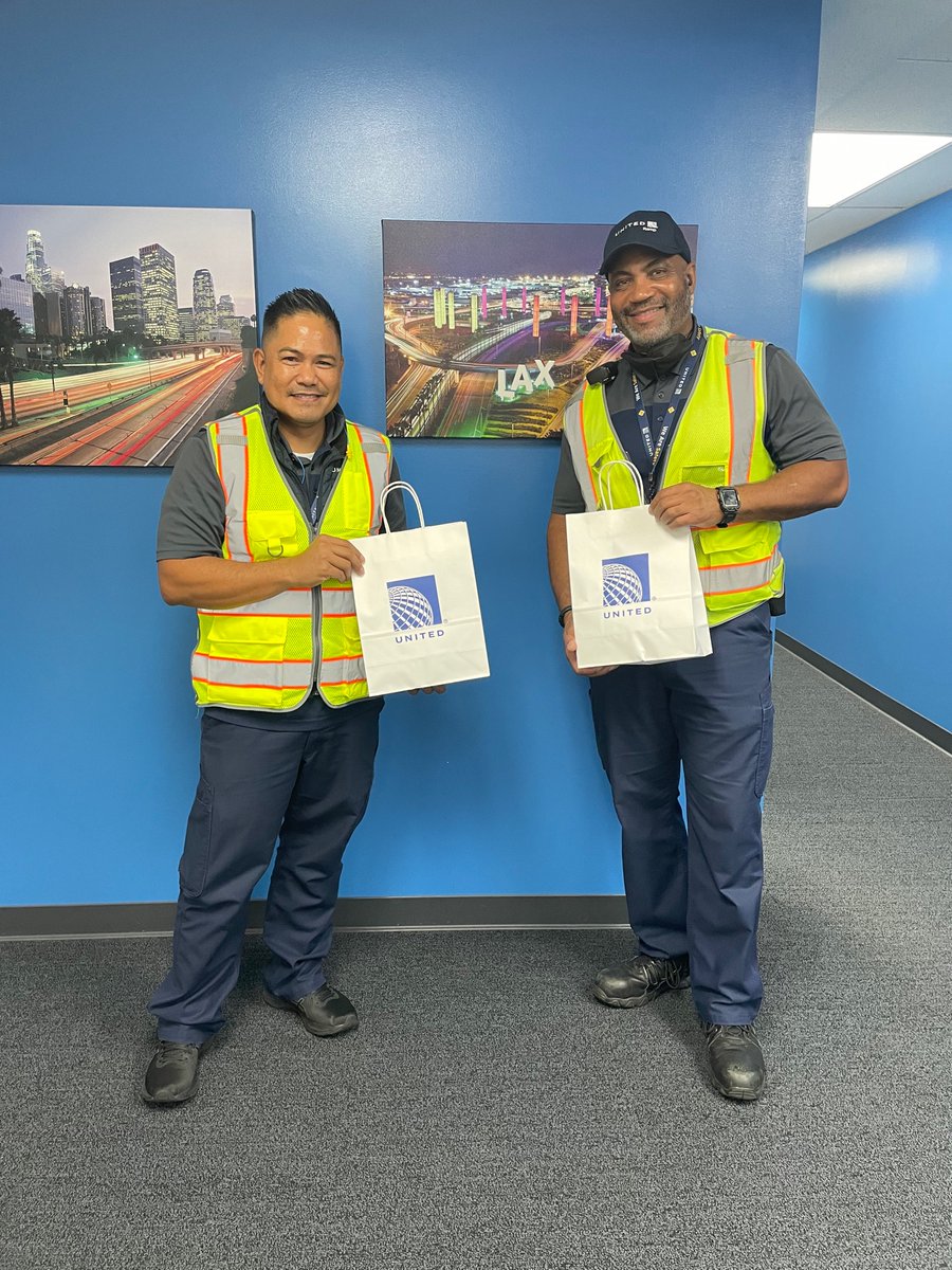 BusOfficeLAX's tweet photo. Making work a happy place! LAX continues to welcome our Local Employee Events Team Members 👏! @mcgrath_jonna @dclove20 @NassarWafieh @Glennhdaniels @TammyLHServedio  @LAX_HubHub @JSerrano1luv @j_montani @spencer_resh @JZCayanan @PJKTVL @anthonychin888 @JABLAX310 https://t.co/Ynug1PpvDi