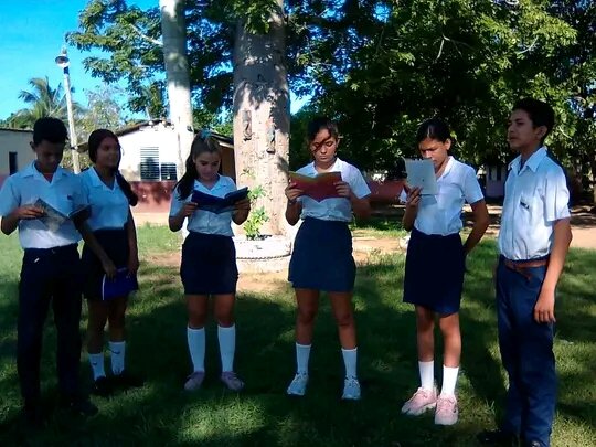 A través de matutinos especiales recuerdan los educandos del municipio #Guáimaro a Ernesto Guevara de la Serna. #CheVive #Cuba #CubaViveEnSuHistoria <a href="/CubaMined/">MINED</a> <a href="/CamagueyDPE/">DPE Camagüey</a> <a href="/escuredo_mercy/">María Mercedes Escuredo Olazabal</a>