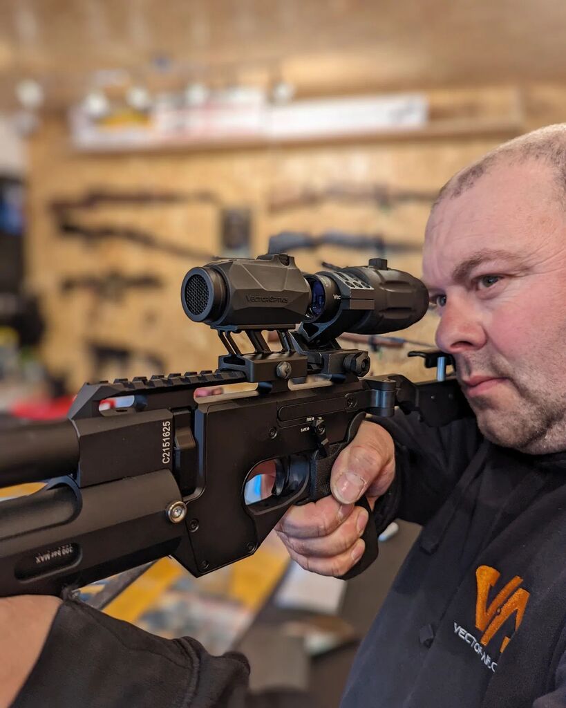 VectorAirUK's tweet photo. A bit of a setup here! 

Borrowed from the world of #airsoft we have the @vectoroptics_official Maverick IV and it's Flip-To-Side Magnifier to make a truly rapid acquisition platform for your tactical gun. 

#airgin #tactical #fliptoside #airsoft #reddot… https://t.co/sWUc193EWG https://t.co/KebuevHUbX