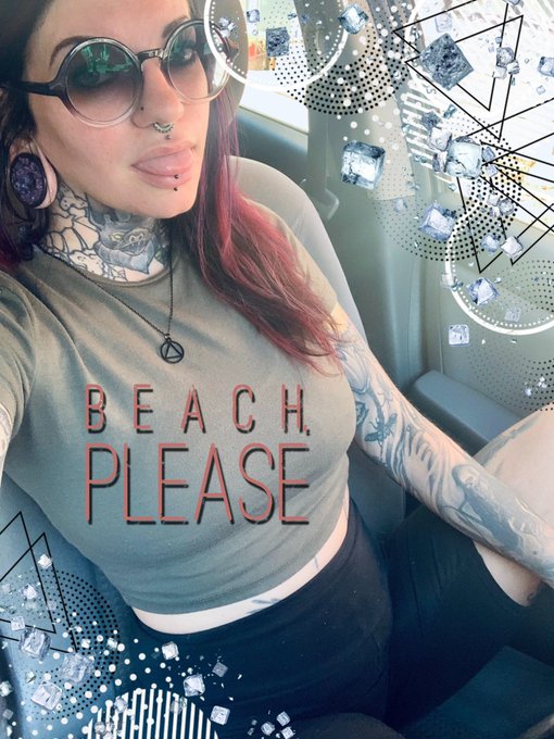 I want to go to the beach today, fuck fall y&rsquo;all 😂  Treat ya girl ➡️ $krakengirl666 https://t.co/1Le<a href="/tag/mvsales"class="tags"><span>#mvsales</span></a>