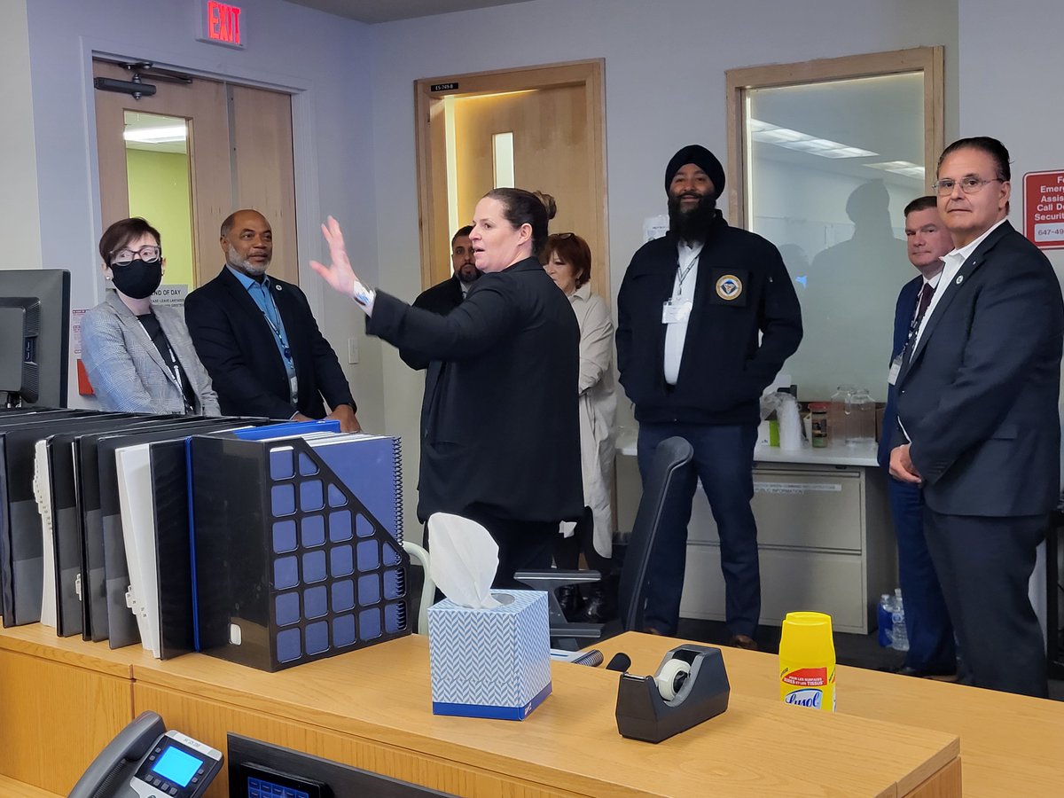 PreparedON's tweet photo. This week, we collaborated with @Bruce_Power to exercise Ontario’s nuclear #EmergencyPreparedness procedures.

Thanks to all #HuronEndeavour2022 participants, including Minister @PrabSarkaria who joined us at our command centre! https://t.co/EZSpGyaBGr