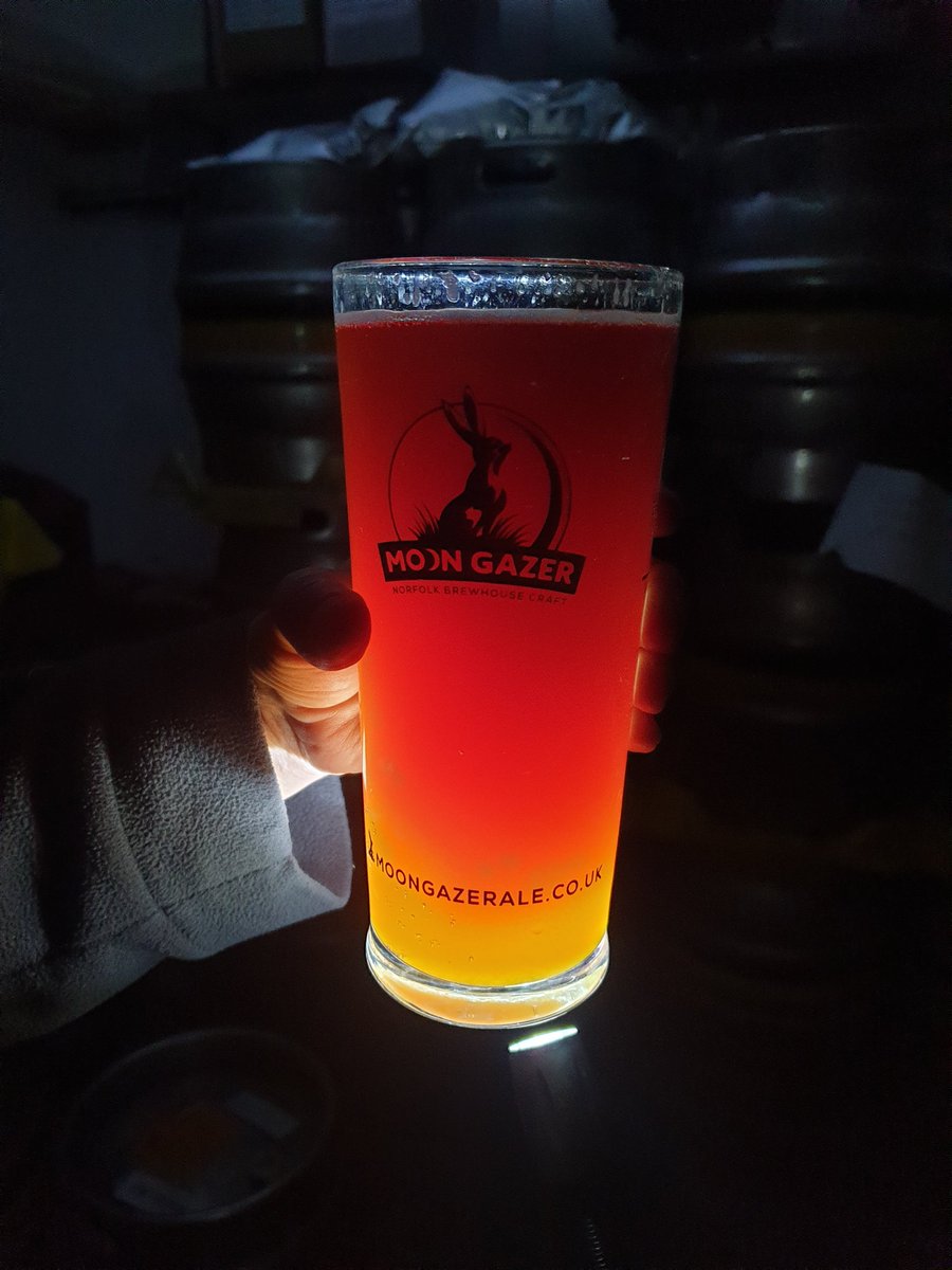 Andrewwbrews's tweet photo. Brewing up a red beer for October, red isn't a easy one to make but safe to say its been nailed ๐
Using only malts from weyermann and bestmalz from Germany and German hops to boot. A very tense time awaiting the colour during brewing of this one ๐คฃ #Oktoberfest2022 #German https://t.co/iCHRpBle1O