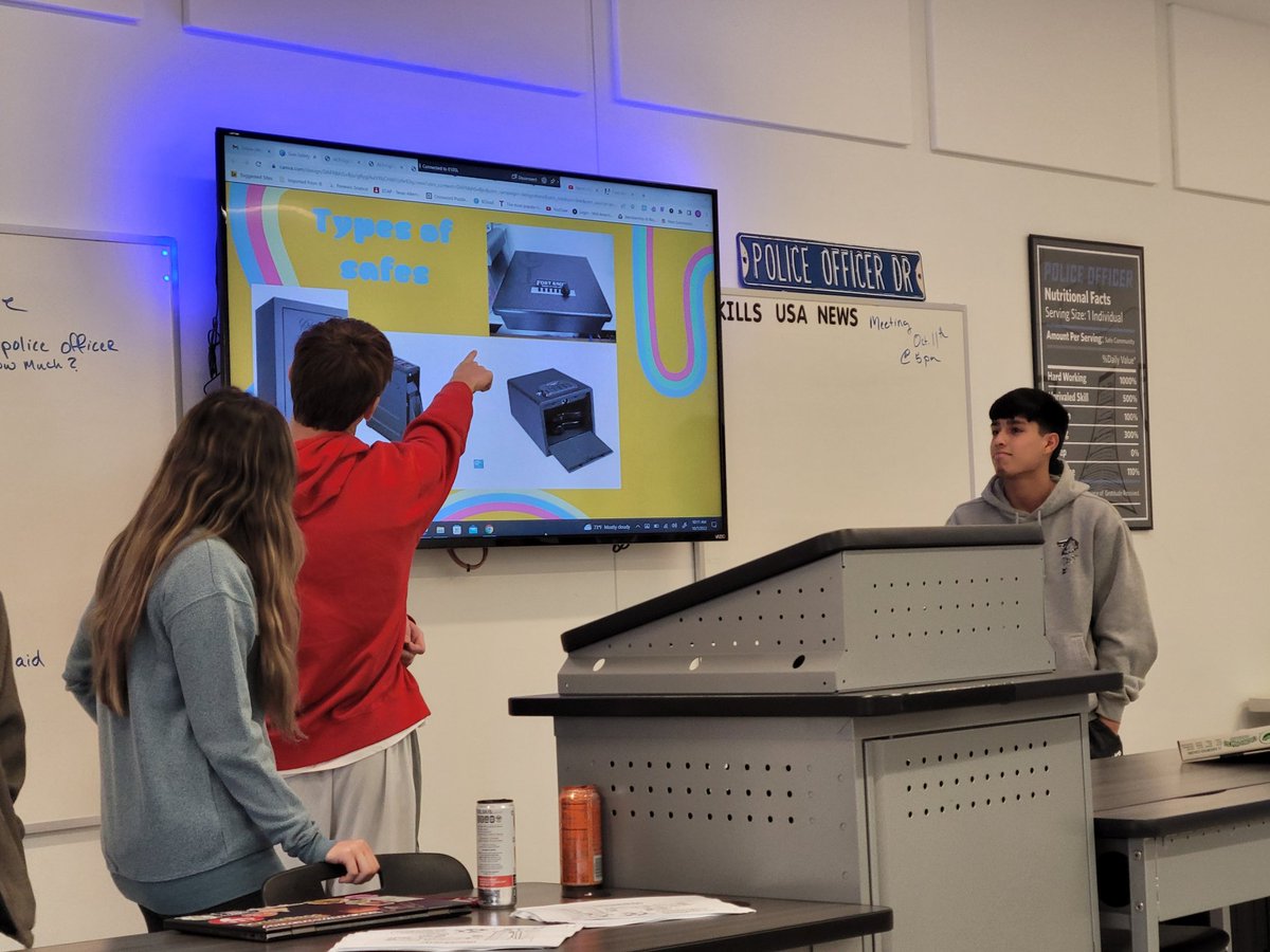 KCAL_Law's tweet photo. Law Enforcement Practicum students are presenting on safety procedures today. Legal Research students are being a great audience. Collaboration is fun! #CTEinKISD #thekcalconnection https://t.co/0nl0C5Jaie
