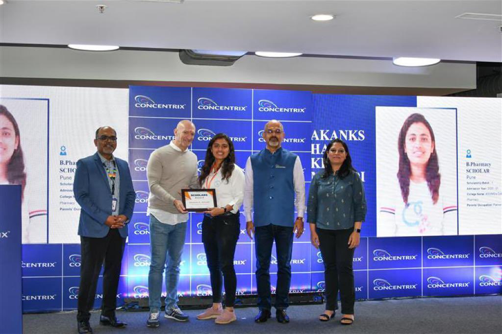 ConcentrixIND's tweet photo. Education belongs to all. And we never let that realization ebb. This week, @Concentrix awarded the Winnie Sun Scholarship to 25 underprivileged meritorious girl who defied all odds and carved their own path to success at our Gurugram office in the memory of our departed leader. https://t.co/yh4jrJ5KmZ