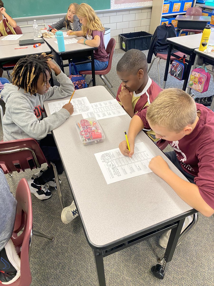 MrsFunai551's tweet photo. Word ladder Wednesday on a Friday… these give our brains a workout thinking about word meaning and how spelling works! Plus, the kids enjoy them! 😃 https://t.co/kZzpjcGZDr