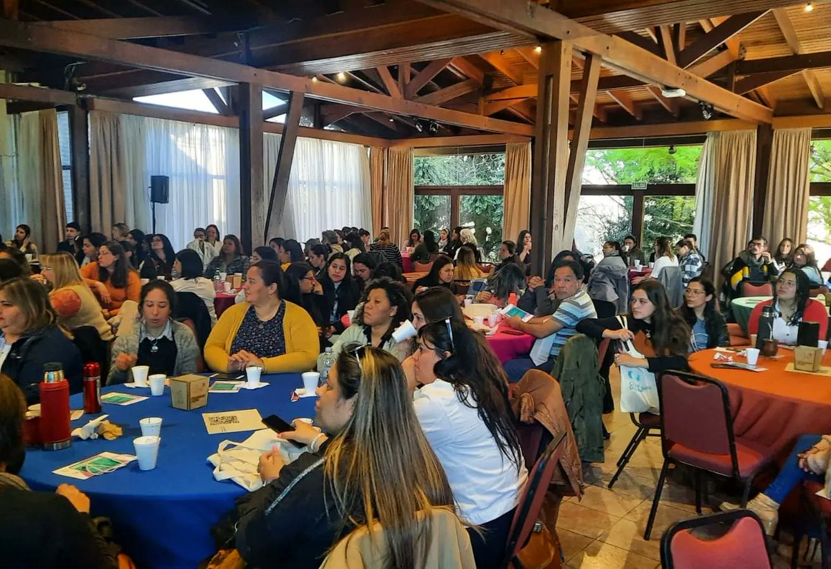 cfe_anep's tweet photo. Cierre anual del.Programa #AprenderTodos #CFE, de Ciudadania Digital de @Ceibal_Uy
En la apertura del encuentro participaron la Consejera del @cfe_anep, Prof. Mtra. @santos_maria2, la Gerenta de Ceibal Fiorella Haim y el Jefe del Dpto. de Ciudadania digital, @pablomar76 https://t.co/jxun5hDKiY